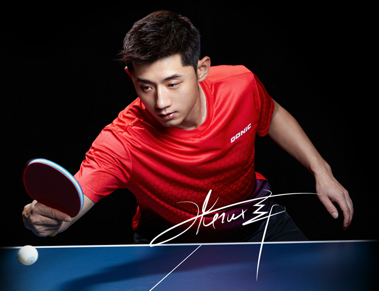 Table tennis player Zhang Jike tests the rubbers of the Bluegrip series.