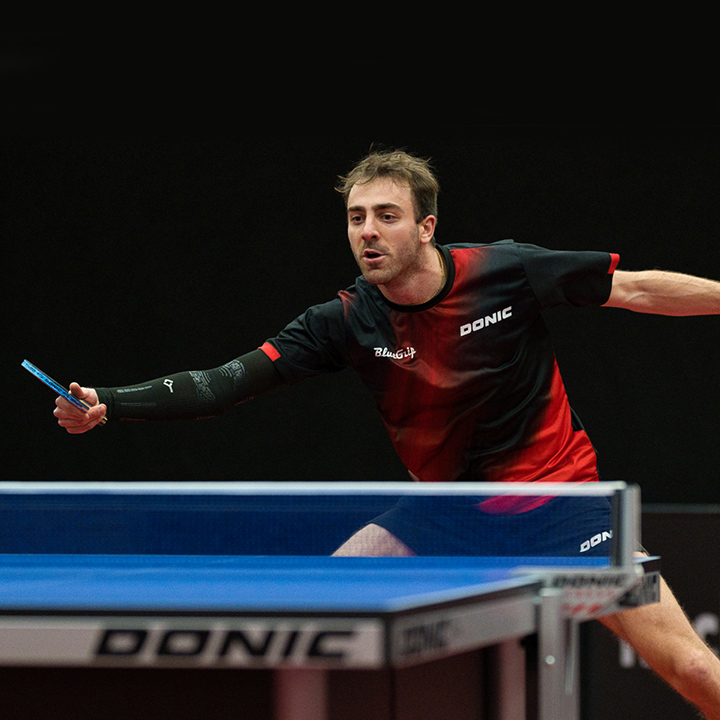 Am Tischtennis Tisch Joe Seyfriedd