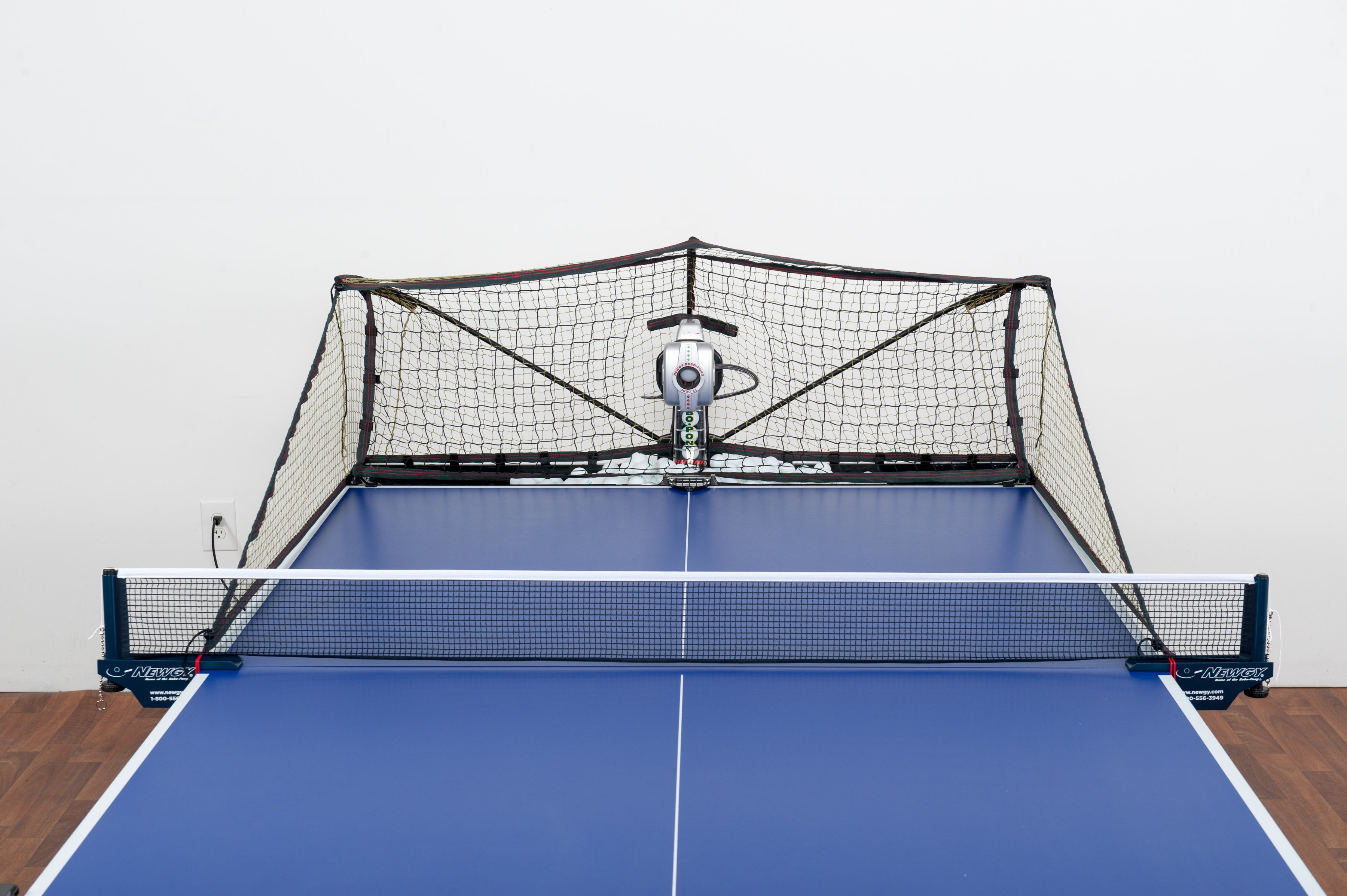 3050_front TT-Roboter DONIC NEWGY ROBO-PONG 3050XL aufgebaut