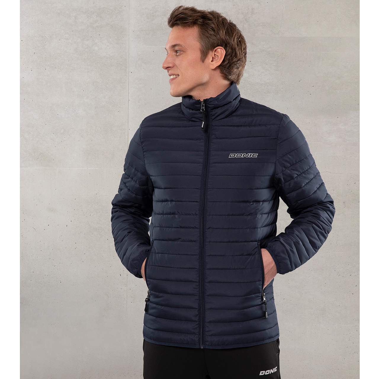 donic-jacket_assist-navy_models-web DONIC Tischtennis Teamjacke Assist marine Model