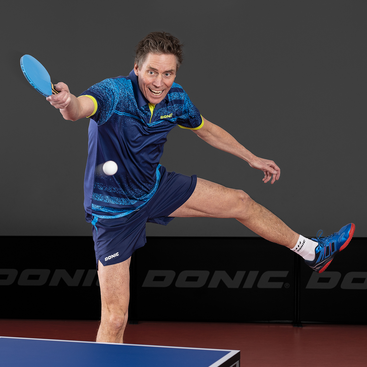 donic-polo_rafter_navy_cyan-player-02-web DONIC Poloshirt Rafter marine/cyan player