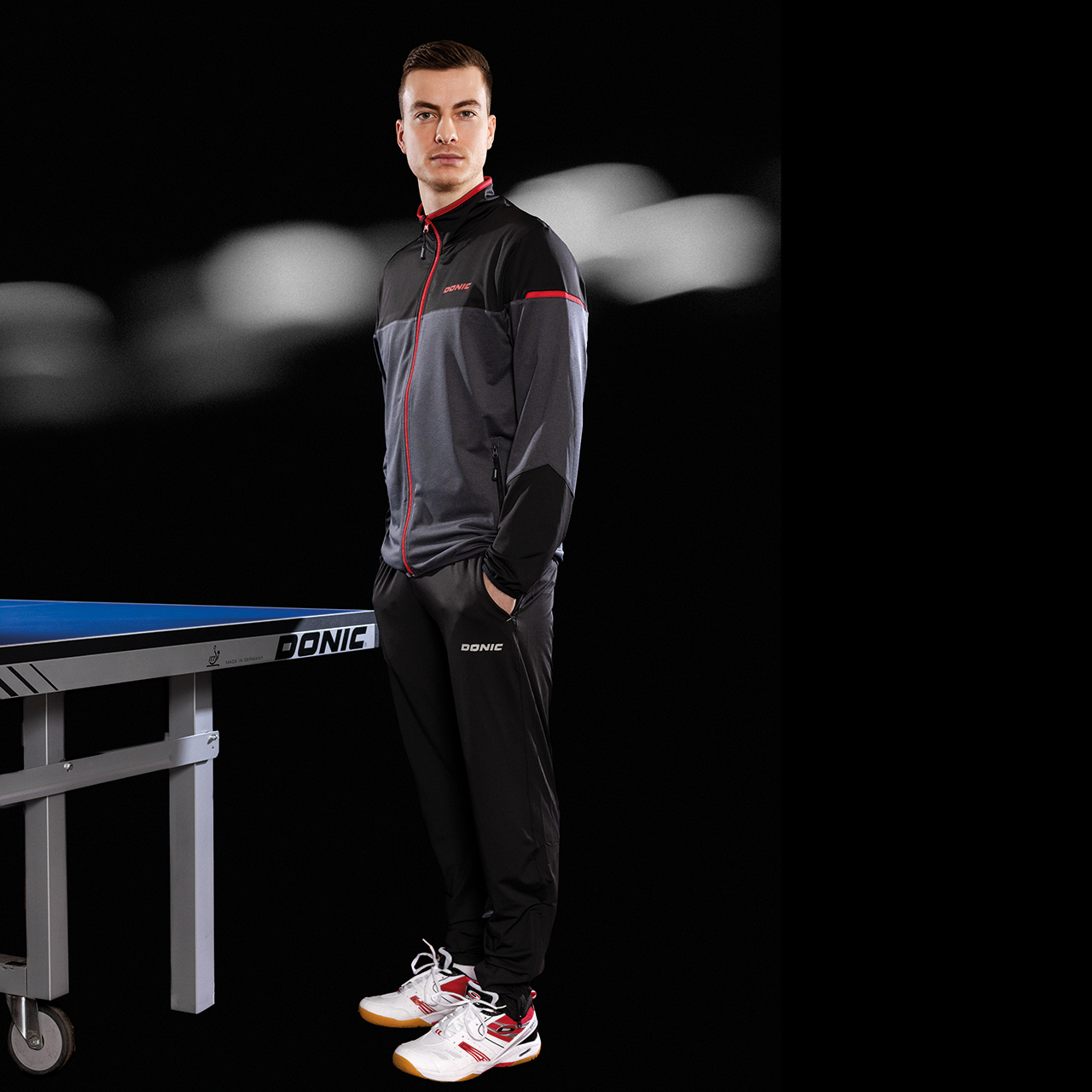 donic-tracksuit_craft-black-red-athletes_web DONIC Tischtennis Anzugjacke Craft schwarz/rot Model