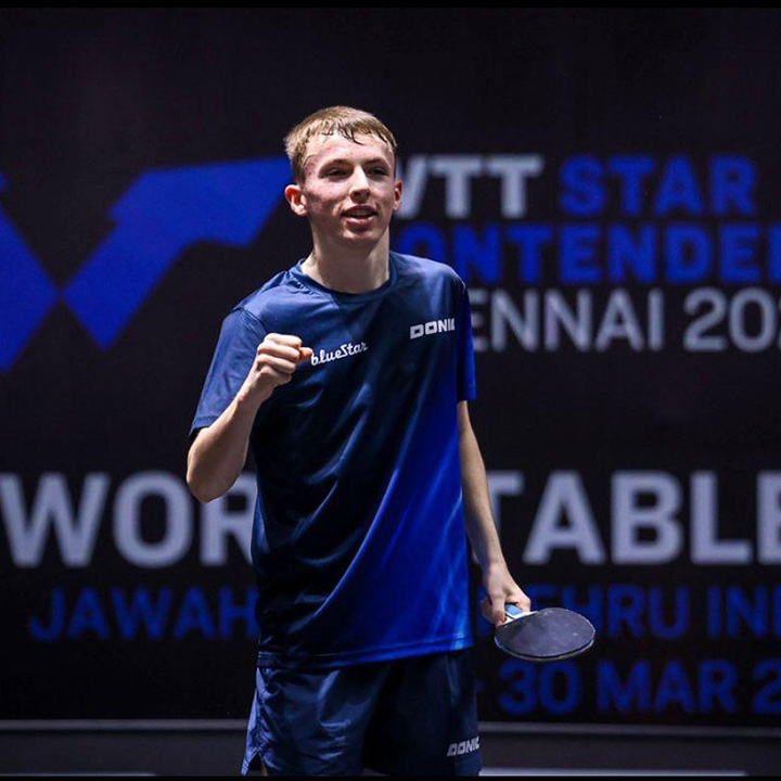 Tischtennisspieler Flavien Coton beim Spiel