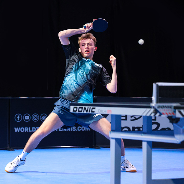 Tischtennisspieler Flavien Coton beim Spiel