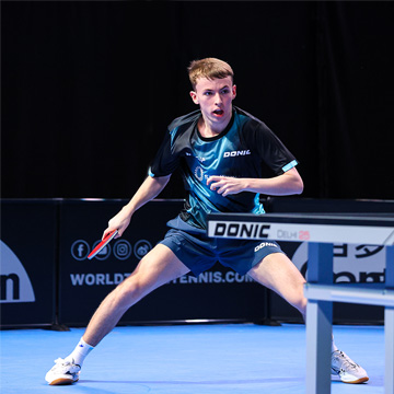 Tischtennisspieler Flavien Coton beim Spiel
